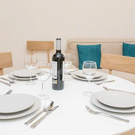 Canela Homes Marina